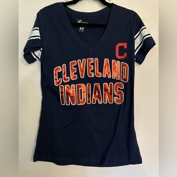 Women's Cleveland Indians V-Neck Foil Graphic T Shirt‎ 100% Cotton Vintage-look - Picture 1 of 7